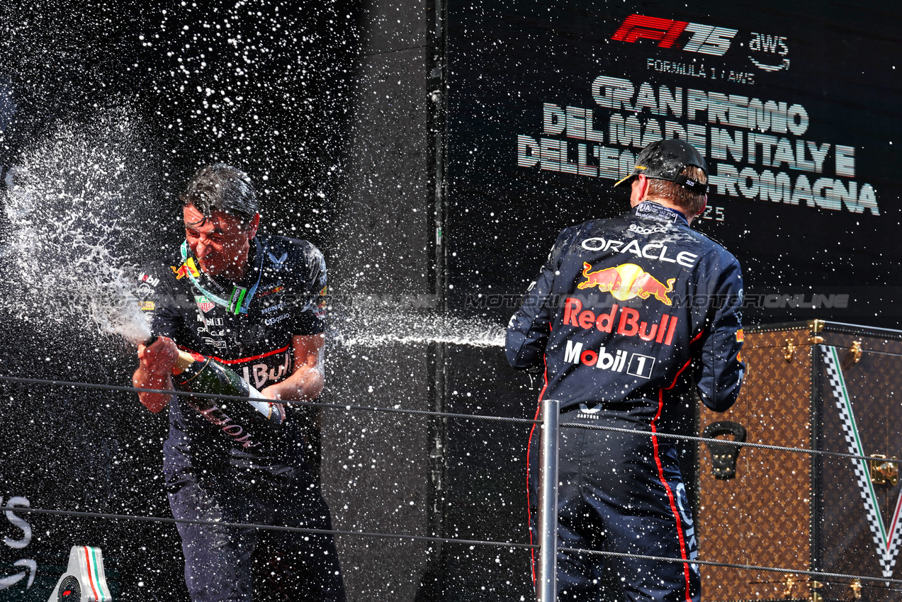 GP IMOLA, (L to R): Enrico Balbo, Red Bull Racing Head of Aerodynamics celebrates on the podium with vincitore Max Verstappen (NLD) Red Bull Racing.

18.05.2025. Formula 1 World Championship, Rd 7, Emilia Romagna Grand Prix, Imola, Italy, Gara Day.

- www.xpbimages.com, EMail: requests@xpbimages.com © Copyright: Moy / XPB Images