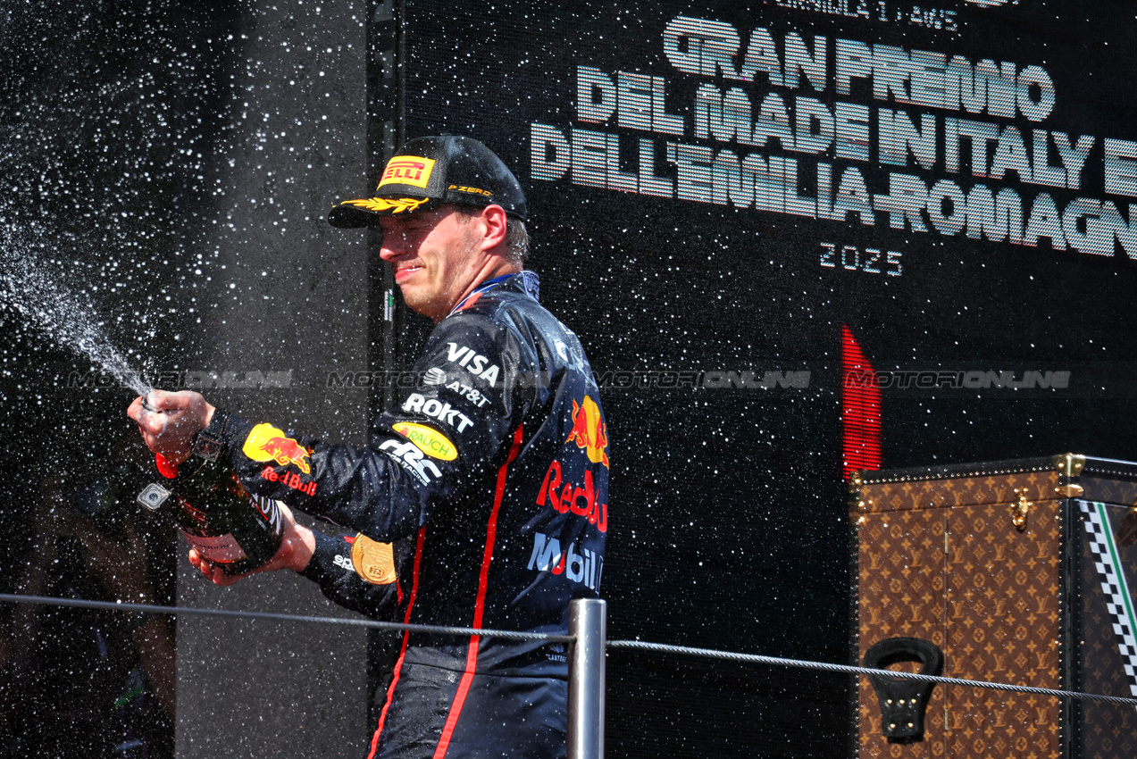 GP IMOLA, Gara winner Max Verstappen (NLD) Red Bull Racing celebrates on the podium.

18.05.2025. Formula 1 World Championship, Rd 7, Emilia Romagna Grand Prix, Imola, Italy, Gara Day.

- www.xpbimages.com, EMail: requests@xpbimages.com © Copyright: Moy / XPB Images