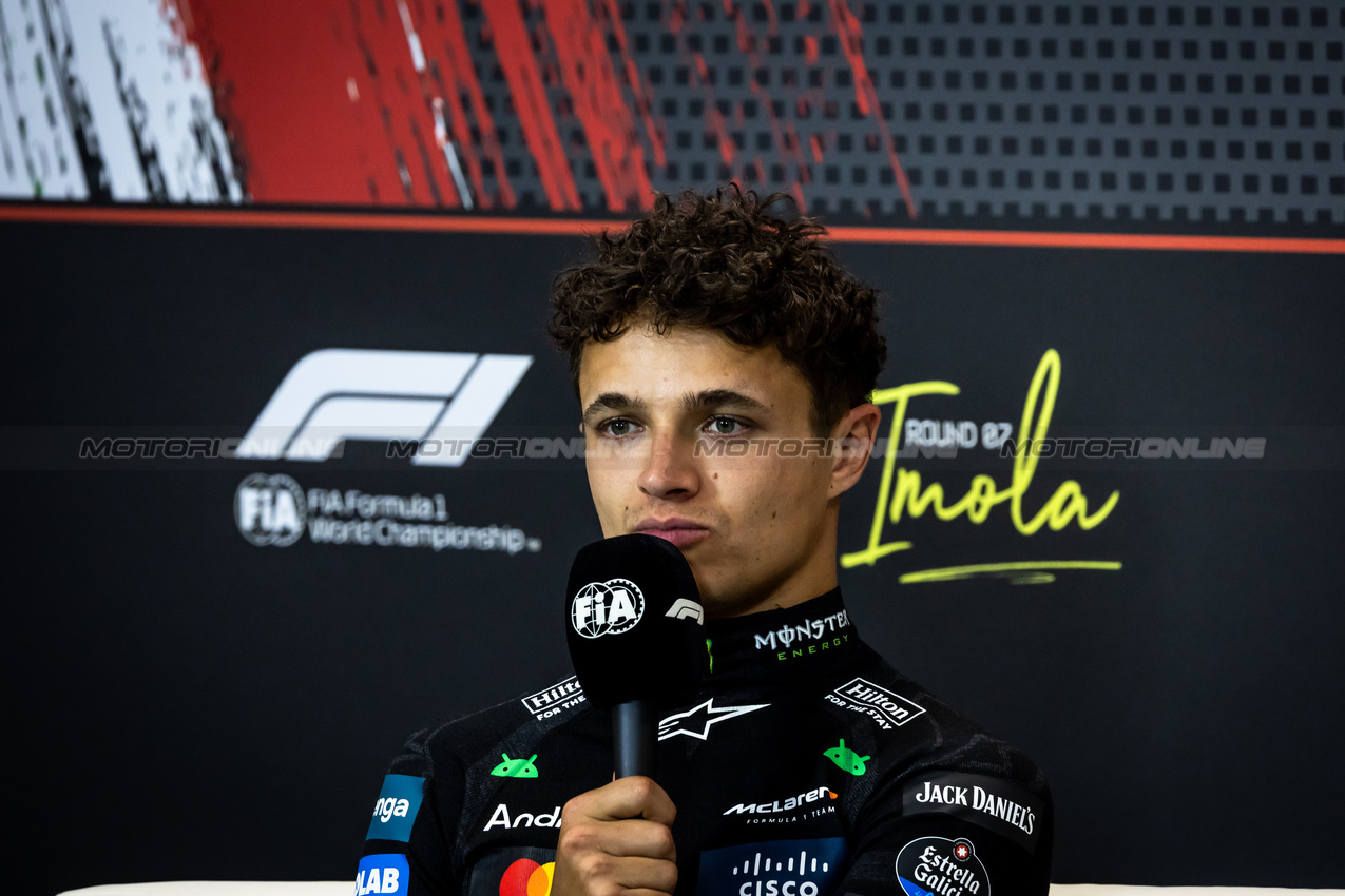 GP IMOLA, Lando Norris (GBR) McLaren in the post race FIA Press Conference.

18.05.2025. Formula 1 World Championship, Rd 7, Emilia Romagna Grand Prix, Imola, Italy, Gara Day.

- www.xpbimages.com, EMail: requests@xpbimages.com © Copyright: Bearne / XPB Images
