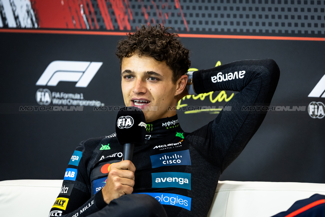 GP IMOLA, Lando Norris (GBR) McLaren in the post race FIA Press Conference.

18.05.2025. Formula 1 World Championship, Rd 7, Emilia Romagna Grand Prix, Imola, Italy, Gara Day.

- www.xpbimages.com, EMail: requests@xpbimages.com © Copyright: Bearne / XPB Images