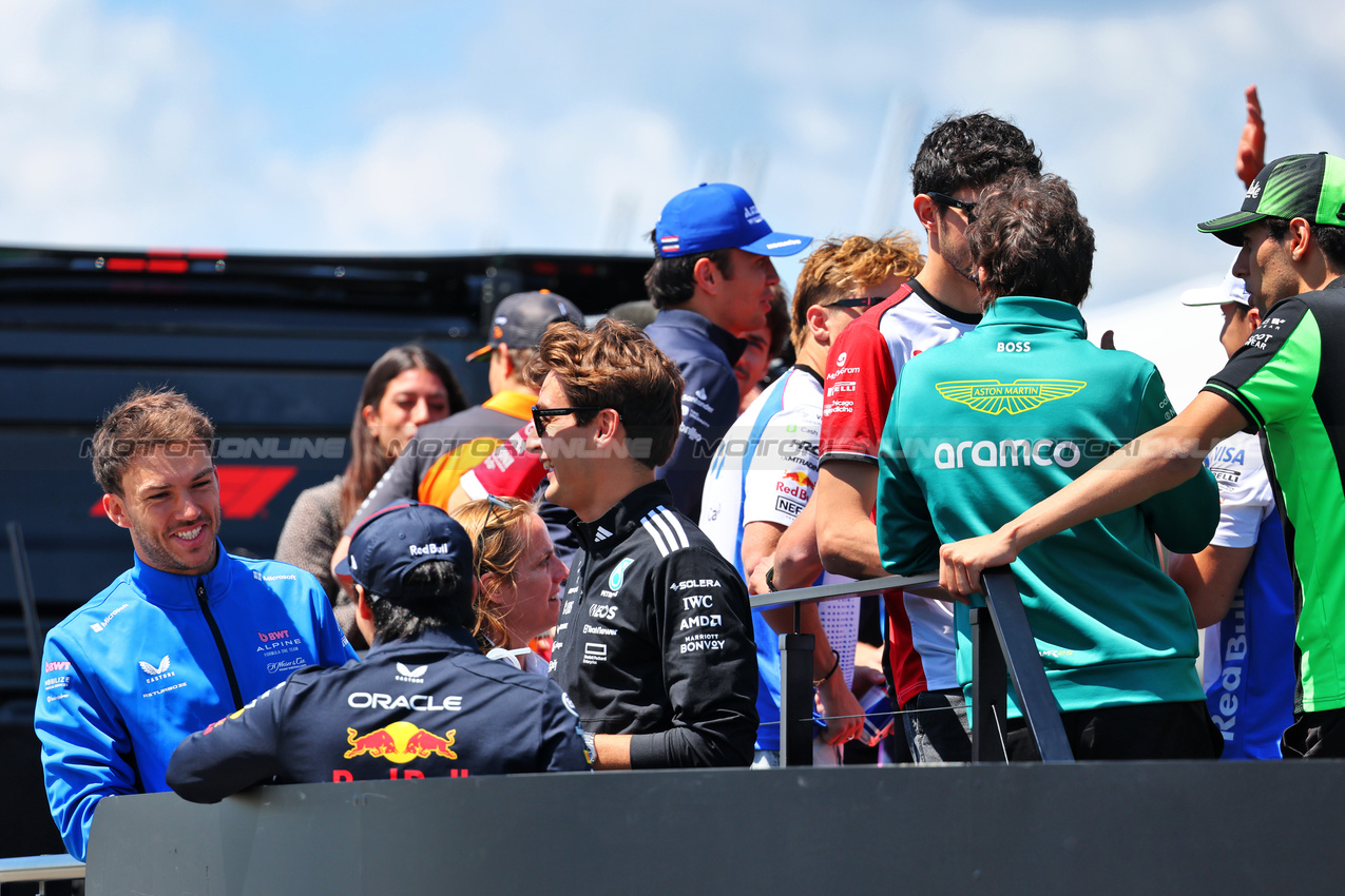 GP IMOLA, (L to R): Pierre Gasly (FRA) Alpine F1 Team with Yuki Tsunoda (JPN) Red Bull Racing e George Russell (GBR) Mercedes AMG F1 on the drivers' parade.

18.05.2025. Formula 1 World Championship, Rd 7, Emilia Romagna Grand Prix, Imola, Italy, Gara Day.

- www.xpbimages.com, EMail: requests@xpbimages.com © Copyright: Batchelor / XPB Images