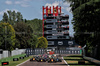 GP IMOLA, Oscar Piastri (AUS) McLaren MCL39 davanti a Max Verstappen (NLD) Red Bull Racing RB21 at the partenza of the race.

18.05.2025. Formula 1 World Championship, Rd 7, Emilia Romagna Grand Prix, Imola, Italy, Gara Day.

- www.xpbimages.com, EMail: requests@xpbimages.com © Copyright: Batchelor / XPB Images