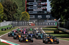 GP IMOLA, Oscar Piastri (AUS) McLaren MCL39 davanti a Max Verstappen (NLD) Red Bull Racing RB21 at the partenza of the race.

18.05.2025. Formula 1 World Championship, Rd 7, Emilia Romagna Grand Prix, Imola, Italy, Gara Day.

- www.xpbimages.com, EMail: requests@xpbimages.com © Copyright: Batchelor / XPB Images