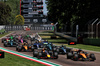 GP IMOLA, Oscar Piastri (AUS) McLaren MCL39 davanti a Max Verstappen (NLD) Red Bull Racing RB21 at the partenza of the race.

18.05.2025. Formula 1 World Championship, Rd 7, Emilia Romagna Grand Prix, Imola, Italy, Gara Day.

- www.xpbimages.com, EMail: requests@xpbimages.com © Copyright: Batchelor / XPB Images
