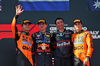 GP IMOLA, The podium (L to R): Lando Norris (GBR) McLaren, second; Max Verstappen (NLD) Red Bull Racing, vincitore; Enrico Balbo, Red Bull Racing Head of Aerodynamics; Oscar Piastri (AUS) McLaren, third.

18.05.2025. Formula 1 World Championship, Rd 7, Emilia Romagna Grand Prix, Imola, Italy, Gara Day.

- www.xpbimages.com, EMail: requests@xpbimages.com © Copyright: Charniaux / XPB Images