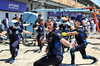 GP IMOLA, Atlassian Williams Racing meccanici prepare for the race.

18.05.2025. Formula 1 World Championship, Rd 7, Emilia Romagna Grand Prix, Imola, Italy, Gara Day.

- www.xpbimages.com, EMail: requests@xpbimages.com © Copyright: Bearne / XPB Images