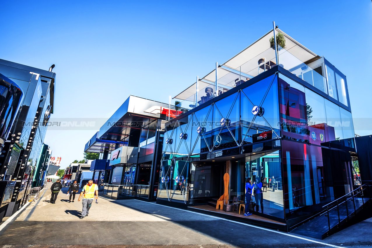 GP IMOLA, Alpine F1 Team motorhome in the paddock.

15.05.2025. Formula 1 World Championship, Rd 7, Emilia Romagna Grand Prix, Imola, Italy, Preparation Day.

- www.xpbimages.com, EMail: requests@xpbimages.com © Copyright: Bearne / XPB Images