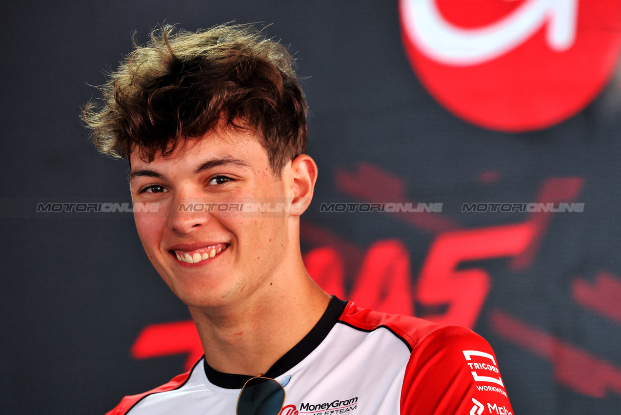 GP IMOLA, Oliver Bearman (GBR) Haas F1 Team.

15.05.2025. Formula 1 World Championship, Rd 7, Emilia Romagna Grand Prix, Imola, Italy, Preparation Day.

- www.xpbimages.com, EMail: requests@xpbimages.com © Copyright: Bearne / XPB Images
