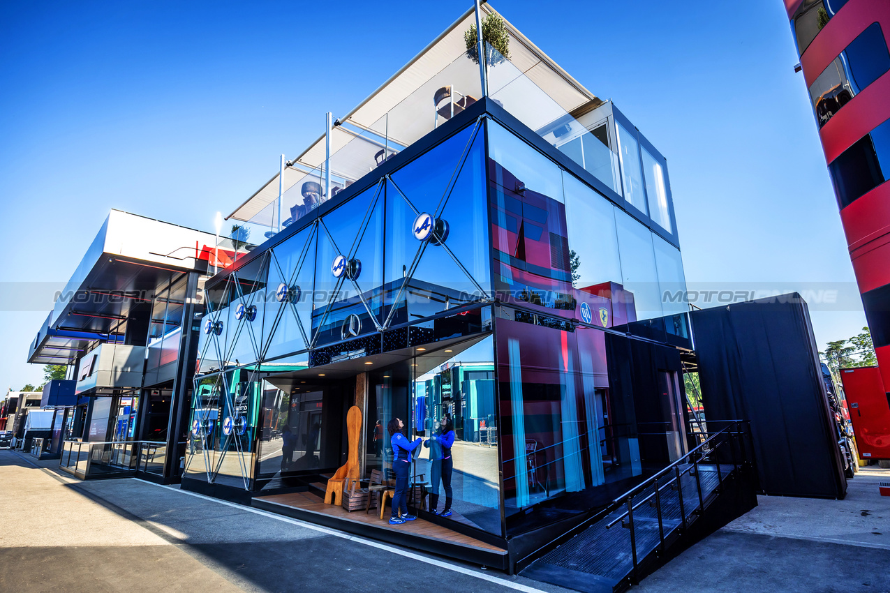 GP IMOLA, Alpine F1 Team motorhome in the paddock.

15.05.2025. Formula 1 World Championship, Rd 7, Emilia Romagna Grand Prix, Imola, Italy, Preparation Day.

- www.xpbimages.com, EMail: requests@xpbimages.com © Copyright: Bearne / XPB Images
