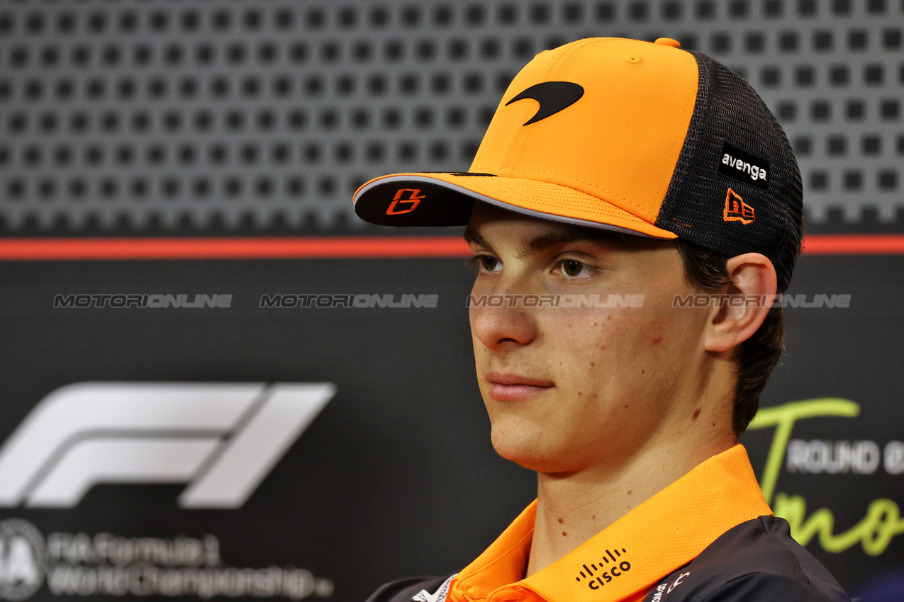 GP IMOLA, Oscar Piastri (AUS) McLaren in the FIA Press Conference.

15.05.2025. Formula 1 World Championship, Rd 7, Emilia Romagna Grand Prix, Imola, Italy, Preparation Day.

- www.xpbimages.com, EMail: requests@xpbimages.com © Copyright: Moy / XPB Images