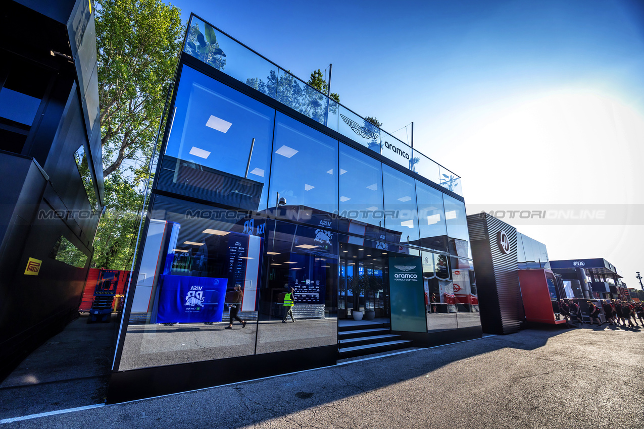 GP IMOLA, Aston Martin F1 Team motorhome in the paddock.

15.05.2025. Formula 1 World Championship, Rd 7, Emilia Romagna Grand Prix, Imola, Italy, Preparation Day.

- www.xpbimages.com, EMail: requests@xpbimages.com © Copyright: Bearne / XPB Images