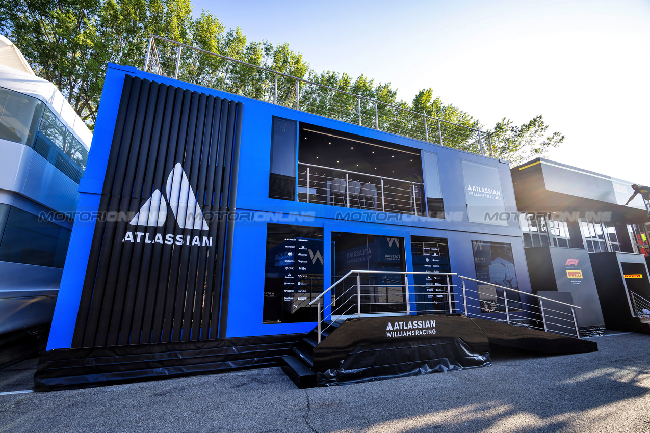GP IMOLA, Atlassian Williams Racing motorhome in the paddock.

15.05.2025. Formula 1 World Championship, Rd 7, Emilia Romagna Grand Prix, Imola, Italy, Preparation Day.

- www.xpbimages.com, EMail: requests@xpbimages.com © Copyright: Bearne / XPB Images