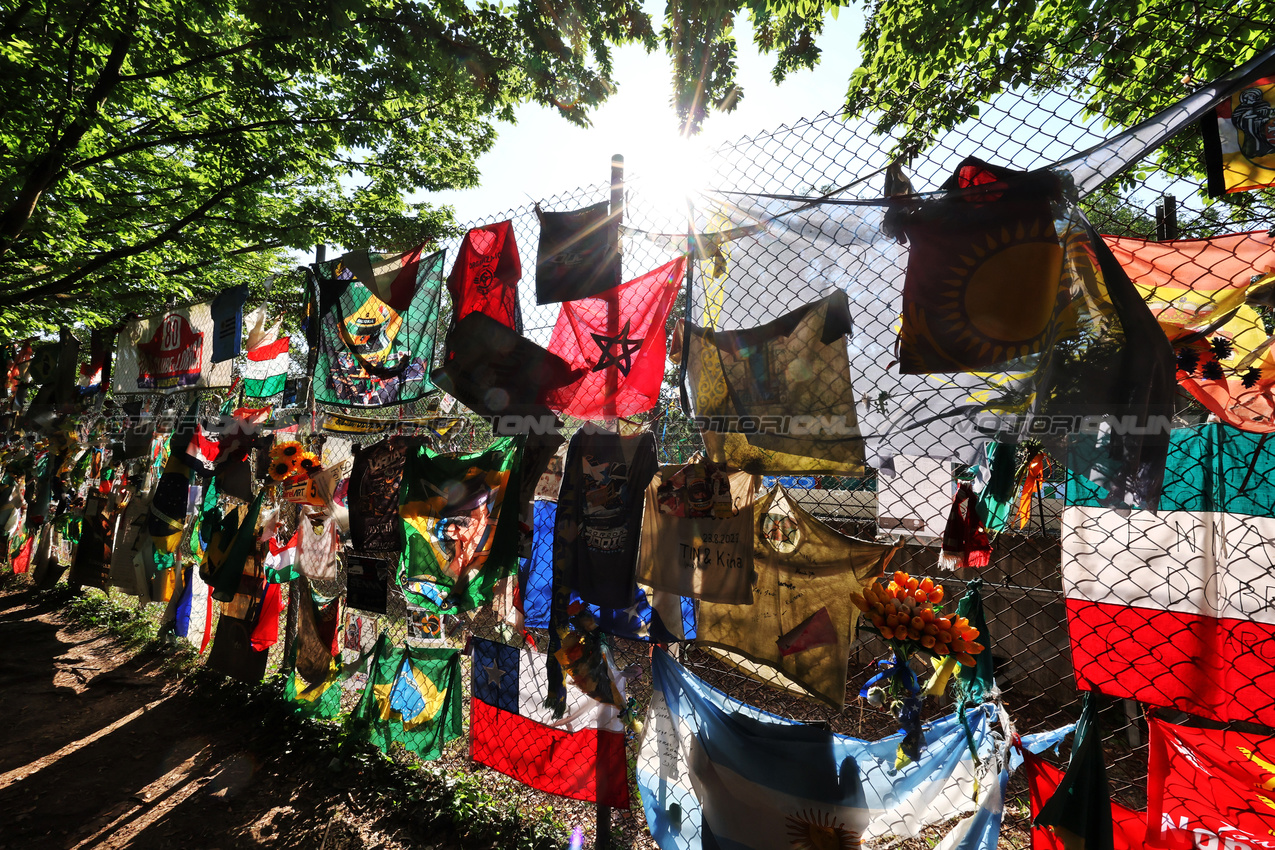 GP IMOLA, Circuit Atmosfera - tributes to Ayrton Senna at Tamburello.

15.05.2025. Formula 1 World Championship, Rd 7, Emilia Romagna Grand Prix, Imola, Italy, Preparation Day.

- www.xpbimages.com, EMail: requests@xpbimages.com © Copyright: Moy / XPB Images