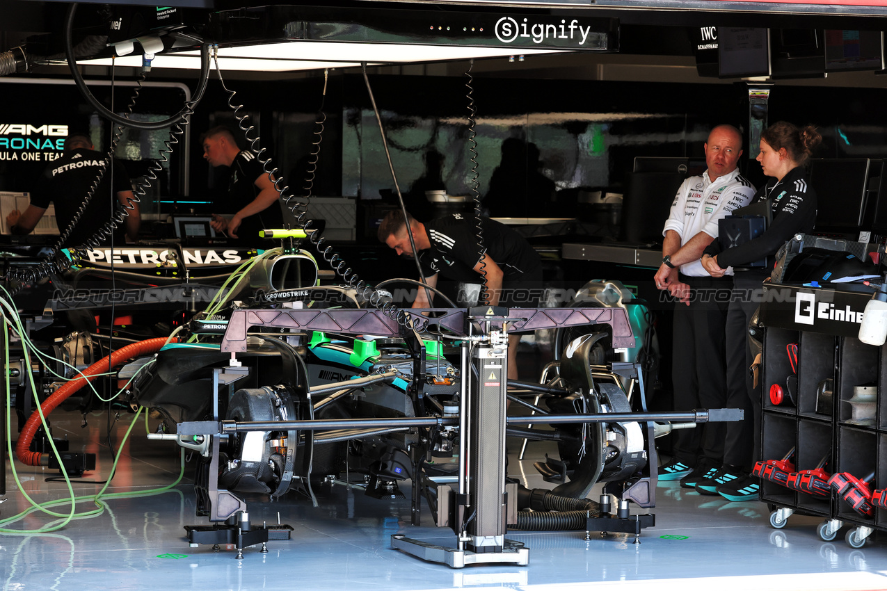 GP IMOLA, Mercedes AMG F1 W16 being built in the pit garage.

15.05.2025. Formula 1 World Championship, Rd 7, Emilia Romagna Grand Prix, Imola, Italy, Preparation Day.

- www.xpbimages.com, EMail: requests@xpbimages.com © Copyright: Moy / XPB Images