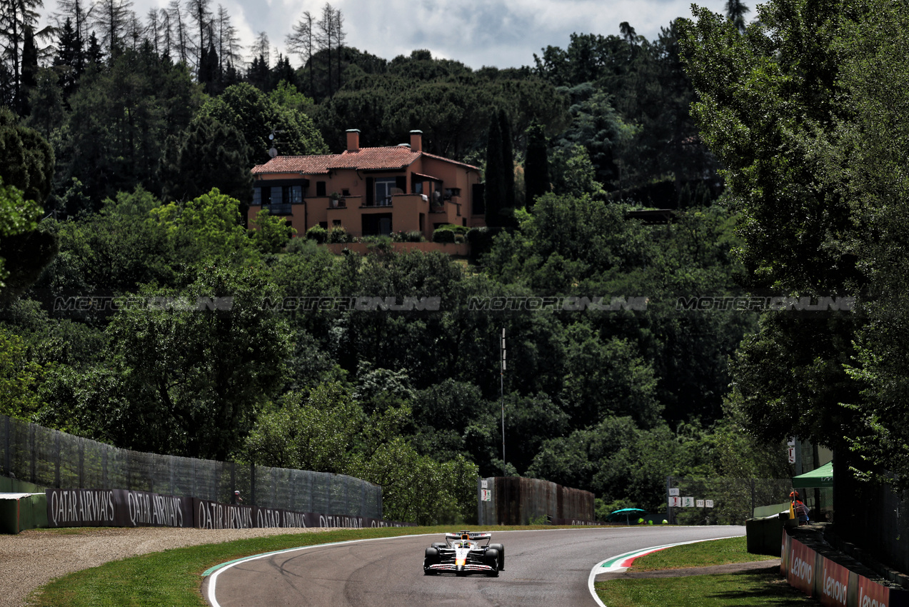 GP IMOLA, Isack Hadjar (FRA) Racing Bulls VCARB 02.

17.05.2025. Formula 1 World Championship, Rd 7, Emilia Romagna Grand Prix, Imola, Italy, Qualifiche Day.

- www.xpbimages.com, EMail: requests@xpbimages.com © Copyright: Moy / XPB Images