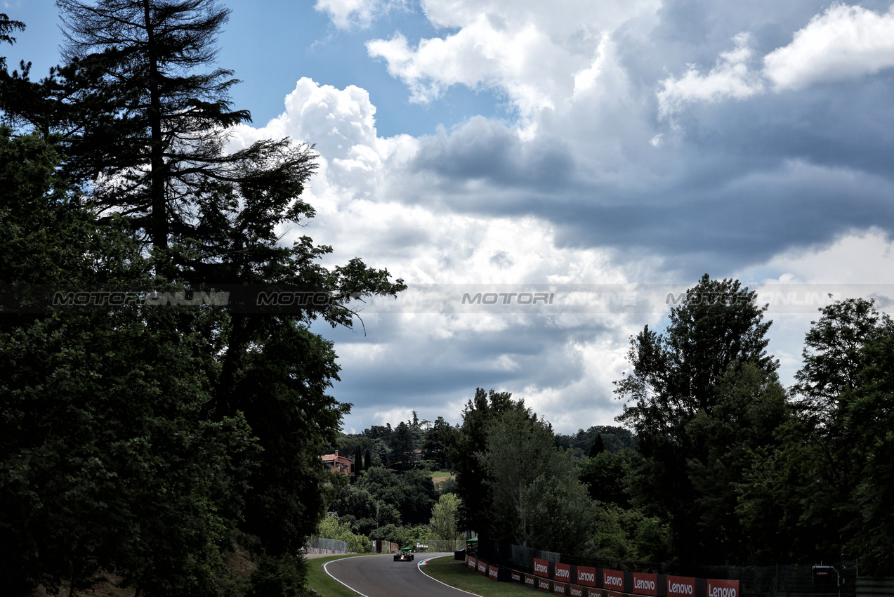 GP IMOLA, Max Verstappen (NLD) Red Bull Racing RB21.

17.05.2025. Formula 1 World Championship, Rd 7, Emilia Romagna Grand Prix, Imola, Italy, Qualifiche Day.

- www.xpbimages.com, EMail: requests@xpbimages.com © Copyright: Moy / XPB Images
