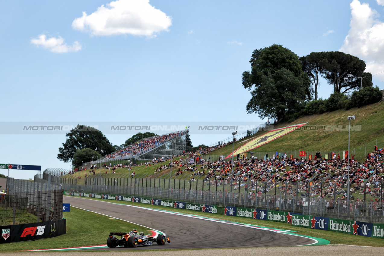 GP IMOLA, Lando Norris (GBR) McLaren MCL39.

17.05.2025. Formula 1 World Championship, Rd 7, Emilia Romagna Grand Prix, Imola, Italy, Qualifiche Day.

- www.xpbimages.com, EMail: requests@xpbimages.com © Copyright: Bearne / XPB Images