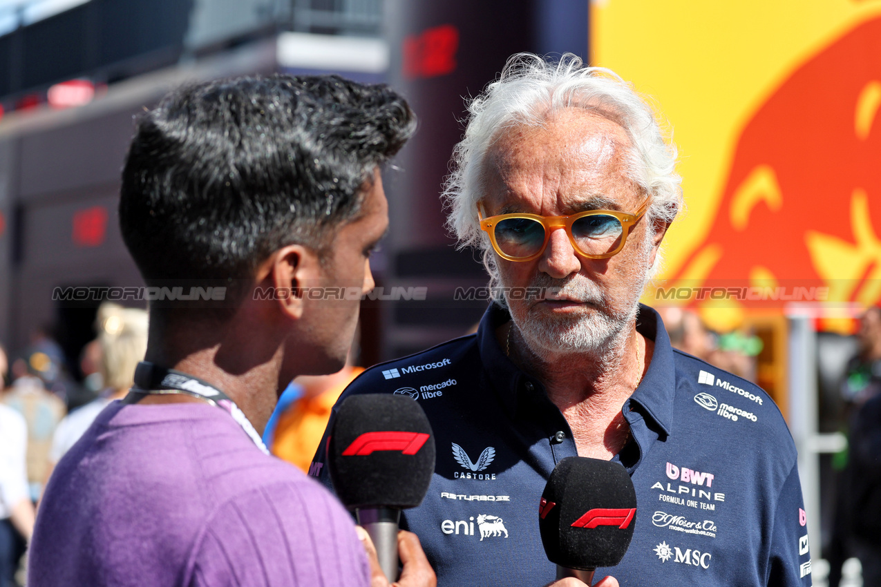 GP IMOLA, (L to R): Lawrence Barretto (GBR) F1 Presenter with Flavio Briatore (ITA) Alpine F1 Team Executive Advisor.

17.05.2025. Formula 1 World Championship, Rd 7, Emilia Romagna Grand Prix, Imola, Italy, Qualifiche Day.

- www.xpbimages.com, EMail: requests@xpbimages.com © Copyright: Moy / XPB Images