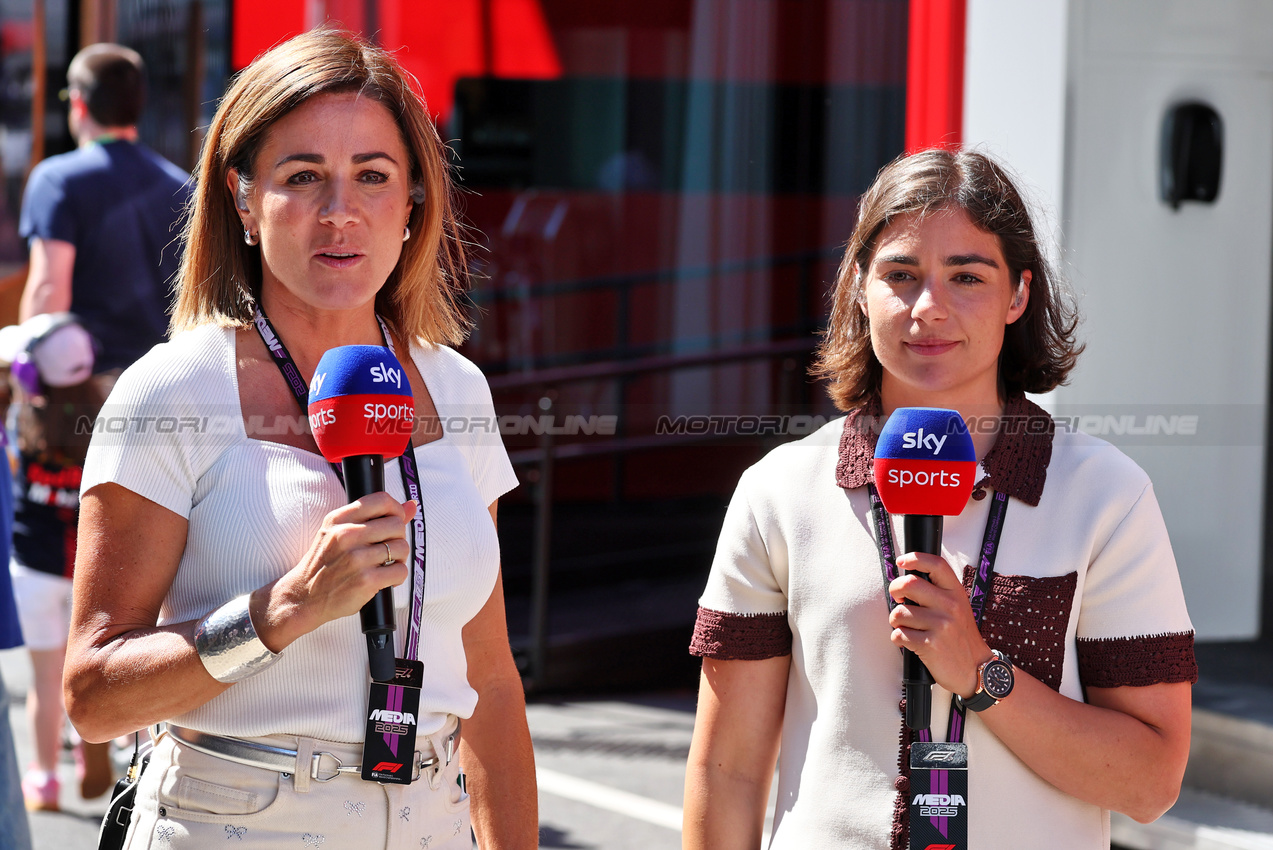 GP IMOLA, (L to R): Natalie Pinkham (GBR) Sky Sports Presenter with Jamie Chadwick (GBR) Atlassian Williams Racing Development Driver / Sky Sports Presenter.

17.05.2025. Formula 1 World Championship, Rd 7, Emilia Romagna Grand Prix, Imola, Italy, Qualifiche Day.

- www.xpbimages.com, EMail: requests@xpbimages.com © Copyright: Moy / XPB Images