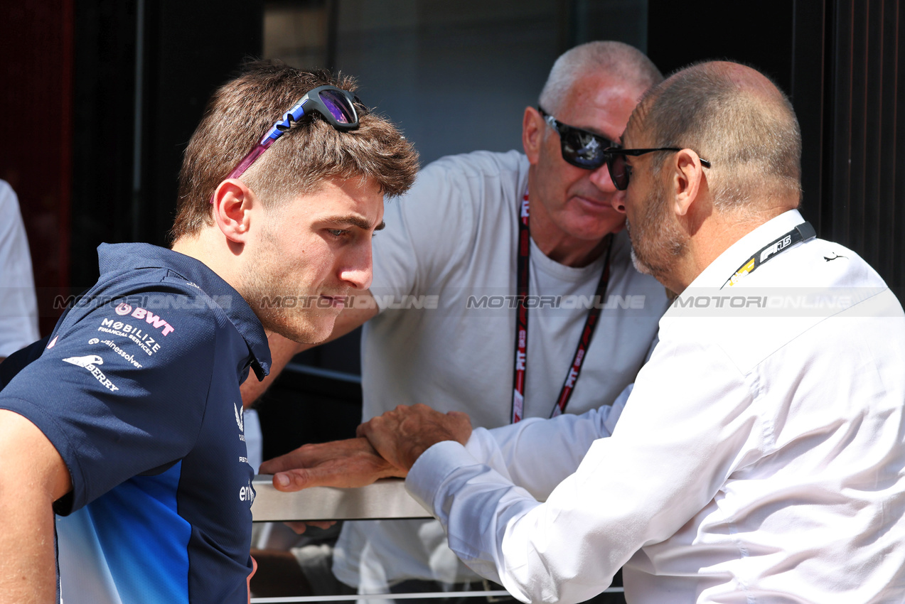 GP IMOLA, (L to R): Jack Doohan (AUS) Alpine F1 Team Reserve Driver with his father Mick Doohan (AUS) e Bruno Michel (FRA) F2 e F3 Chief Executive Officer.

17.05.2025. Formula 1 World Championship, Rd 7, Emilia Romagna Grand Prix, Imola, Italy, Qualifiche Day.

- www.xpbimages.com, EMail: requests@xpbimages.com © Copyright: Moy / XPB Images