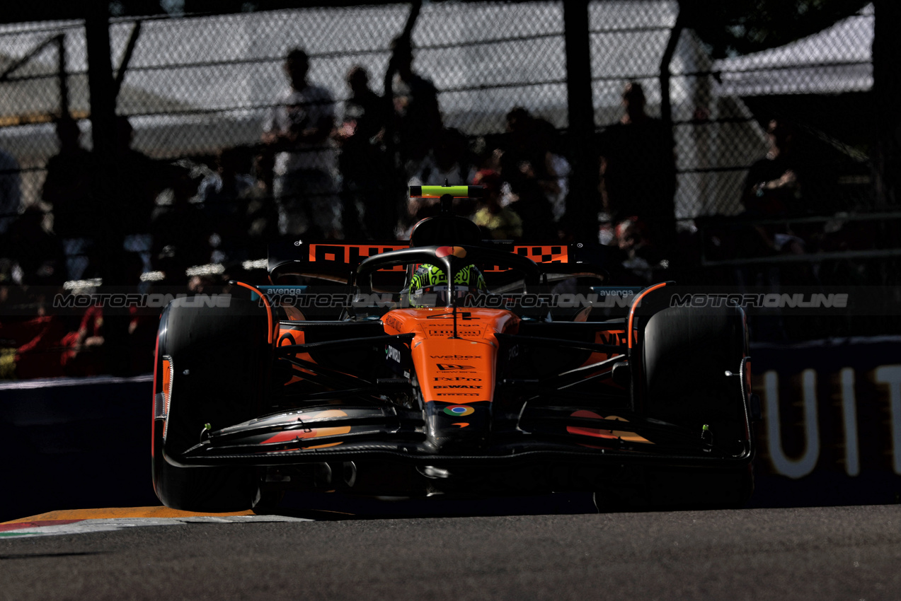 GP IMOLA, Lando Norris (GBR) McLaren MCL39.

17.05.2025. Formula 1 World Championship, Rd 7, Emilia Romagna Grand Prix, Imola, Italy, Qualifiche Day.

- www.xpbimages.com, EMail: requests@xpbimages.com © Copyright: Charniaux / XPB Images