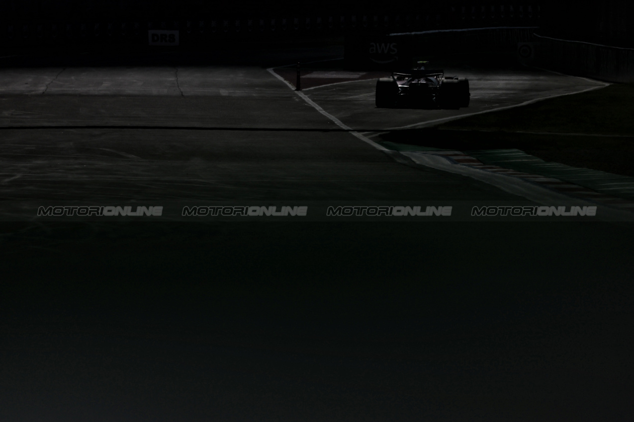 GP IMOLA, Low light action.

17.05.2025. Formula 1 World Championship, Rd 7, Emilia Romagna Grand Prix, Imola, Italy, Qualifiche Day.

- www.xpbimages.com, EMail: requests@xpbimages.com © Copyright: Moy / XPB Images