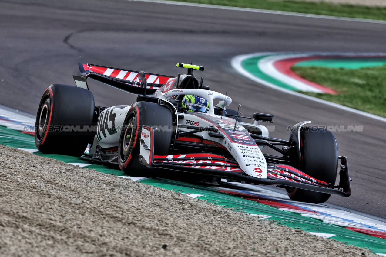 GP IMOLA, Oliver Bearman (GBR) Haas VF-25.

17.05.2025. Formula 1 World Championship, Rd 7, Emilia Romagna Grand Prix, Imola, Italy, Qualifiche Day.

- www.xpbimages.com, EMail: requests@xpbimages.com © Copyright: Moy / XPB Images