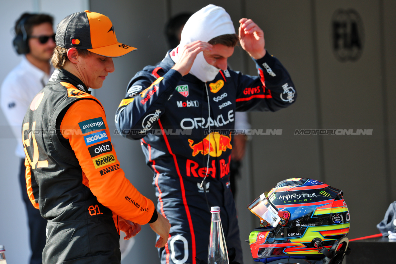 GP IMOLA, (L to R): Pole sitter Oscar Piastri (AUS) McLaren in qualifying parc ferme with second placed Max Verstappen (NLD) Red Bull Racing.

17.05.2025. Formula 1 World Championship, Rd 7, Emilia Romagna Grand Prix, Imola, Italy, Qualifiche Day.

- www.xpbimages.com, EMail: requests@xpbimages.com © Copyright: Batchelor / XPB Images
