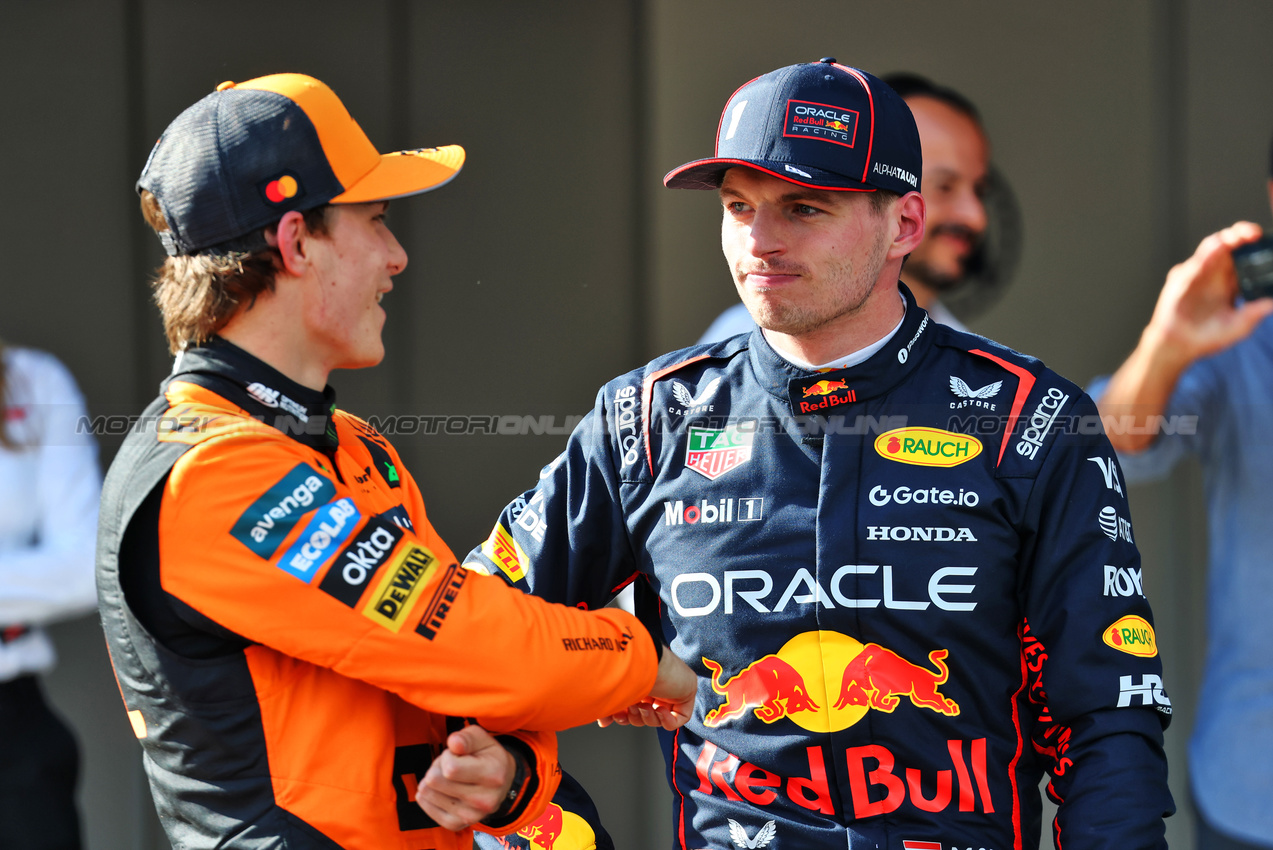 GP IMOLA, (L to R): Pole sitter Oscar Piastri (AUS) McLaren in qualifying parc ferme with second placed Max Verstappen (NLD) Red Bull Racing.

17.05.2025. Formula 1 World Championship, Rd 7, Emilia Romagna Grand Prix, Imola, Italy, Qualifiche Day.

- www.xpbimages.com, EMail: requests@xpbimages.com © Copyright: Batchelor / XPB Images
