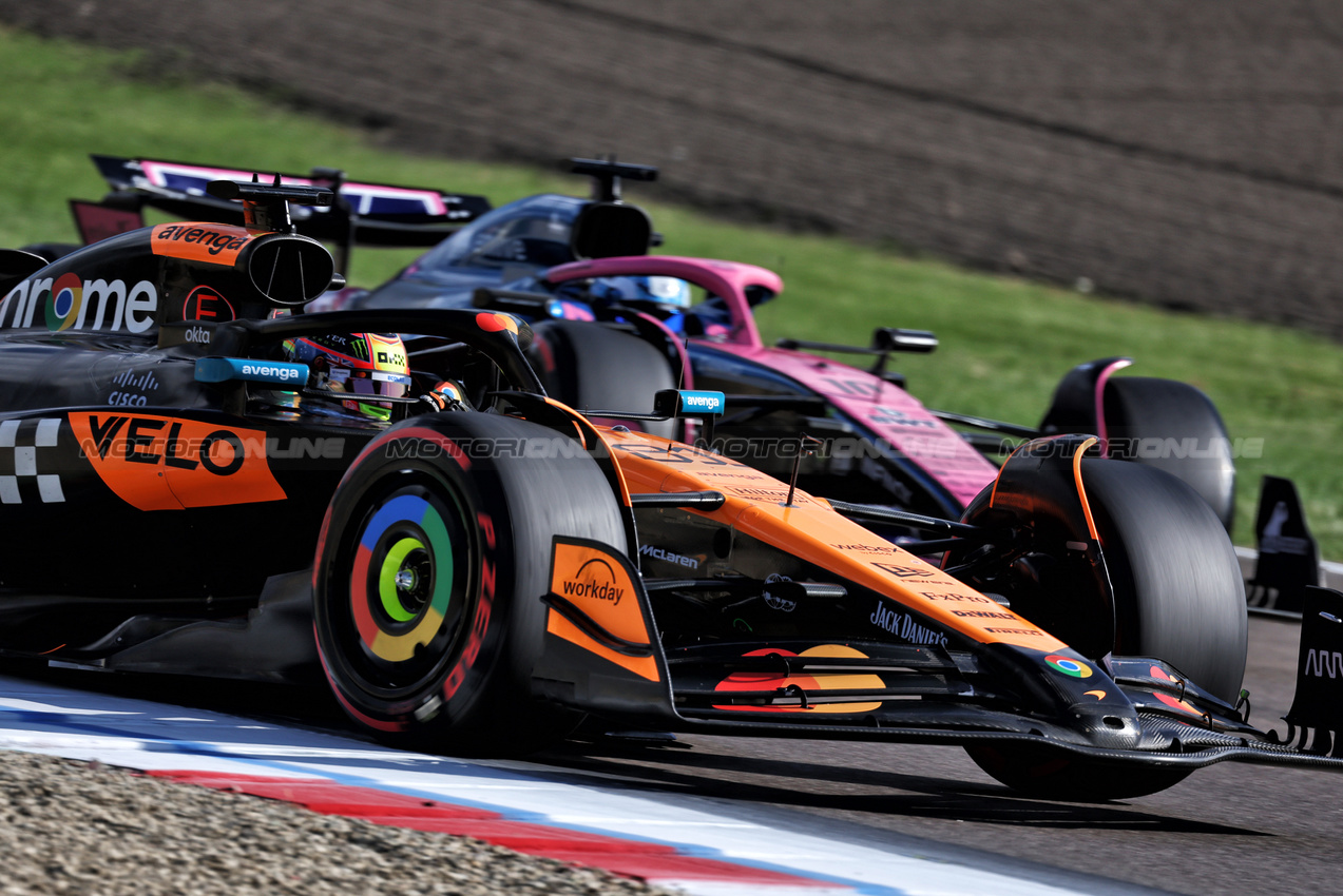 GP IMOLA, Oscar Piastri (AUS) McLaren MCL39.

17.05.2025. Formula 1 World Championship, Rd 7, Emilia Romagna Grand Prix, Imola, Italy, Qualifiche Day.

- www.xpbimages.com, EMail: requests@xpbimages.com © Copyright: Moy / XPB Images