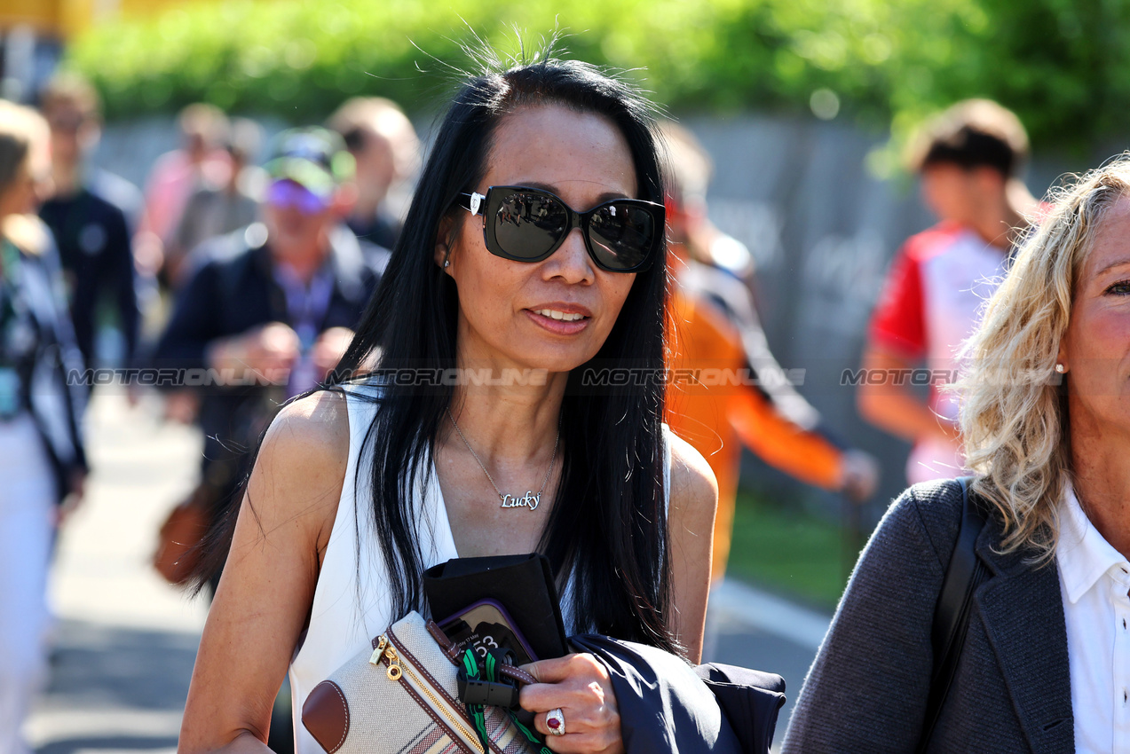 GP IMOLA, Kankamol Albon, mother of Alexander Albon (THA) Atlassian Williams Racing.

17.05.2025. Formula 1 World Championship, Rd 7, Emilia Romagna Grand Prix, Imola, Italy, Qualifiche Day.

- www.xpbimages.com, EMail: requests@xpbimages.com © Copyright: Moy / XPB Images