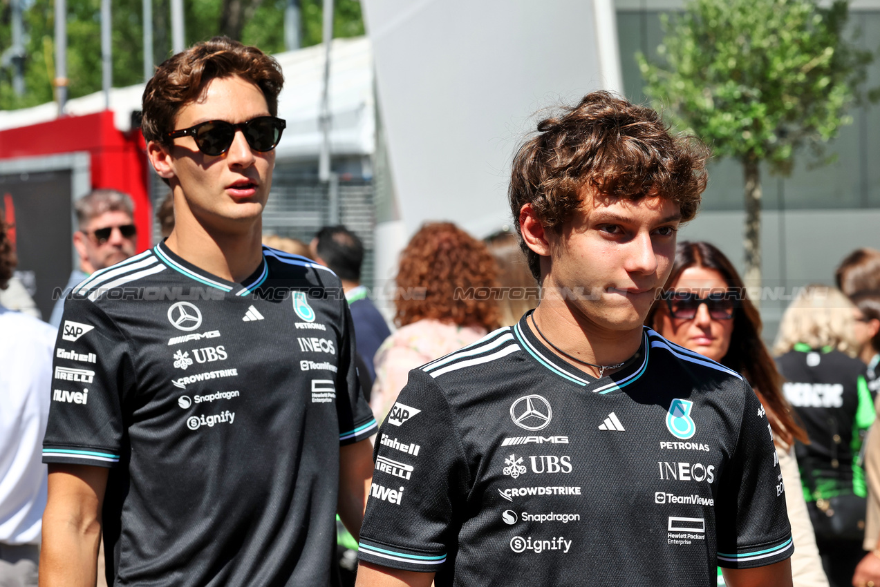 GP IMOLA, Andrea Kimi Antonelli (ITA) Mercedes AMG F1 e team mate George Russell (GBR) Mercedes AMG F1.

17.05.2025. Formula 1 World Championship, Rd 7, Emilia Romagna Grand Prix, Imola, Italy, Qualifiche Day.

- www.xpbimages.com, EMail: requests@xpbimages.com © Copyright: Moy / XPB Images