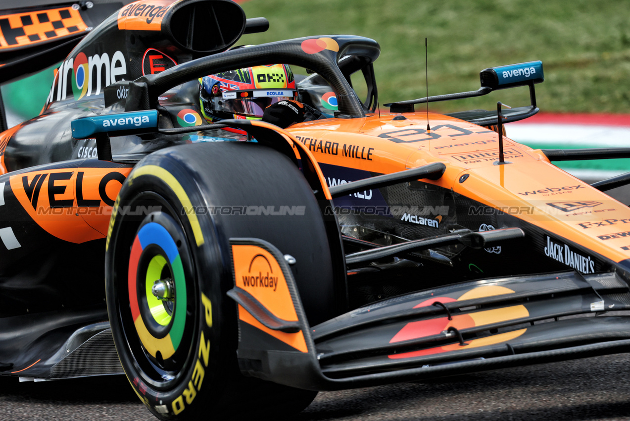 GP IMOLA, Oscar Piastri (AUS) McLaren MCL39.

17.05.2025. Formula 1 World Championship, Rd 7, Emilia Romagna Grand Prix, Imola, Italy, Qualifiche Day.

- www.xpbimages.com, EMail: requests@xpbimages.com © Copyright: Bearne / XPB Images