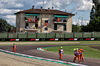 GP IMOLA, Circuit Atmosfera - marshals sweep the circuit during qualifying.

17.05.2025. Formula 1 World Championship, Rd 7, Emilia Romagna Grand Prix, Imola, Italy, Qualifiche Day.

- www.xpbimages.com, EMail: requests@xpbimages.com © Copyright: Moy / XPB Images
