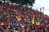 GP IMOLA, Circuit Atmosfera - fans in the grandstand.

17.05.2025. Formula 1 World Championship, Rd 7, Emilia Romagna Grand Prix, Imola, Italy, Qualifiche Day.

- www.xpbimages.com, EMail: requests@xpbimages.com © Copyright: Moy / XPB Images
