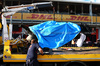 GP IMOLA, The damaged Red Bull Racing RB21 of Yuki Tsunoda (JPN) is recovered back to the pits on the back of a truck after he crashed in qualifying.

17.05.2025. Formula 1 World Championship, Rd 7, Emilia Romagna Grand Prix, Imola, Italy, Qualifiche Day.

- www.xpbimages.com, EMail: requests@xpbimages.com © Copyright: Charniaux / XPB Images