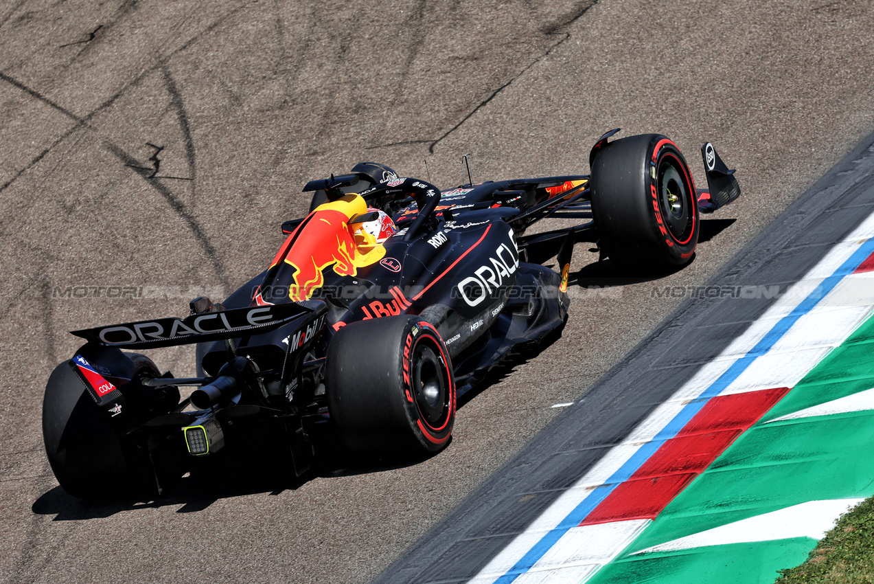 GP IMOLA, Max Verstappen (NLD) Red Bull Racing RB21.

16.05.2025. Formula 1 World Championship, Rd 7, Emilia Romagna Grand Prix, Imola, Italy, Practice Day.

- www.xpbimages.com, EMail: requests@xpbimages.com © Copyright: Moy / XPB Images