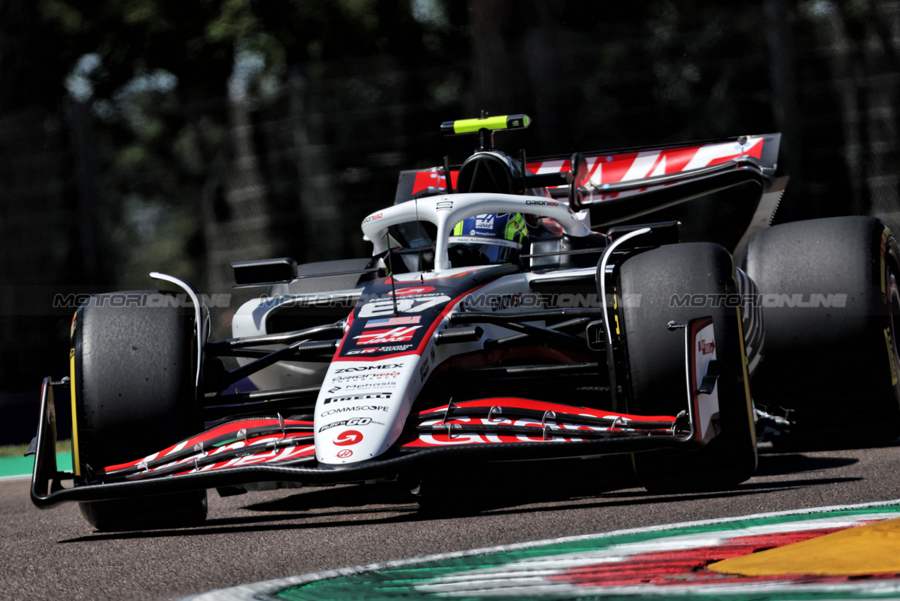 GP IMOLA, Oliver Bearman (GBR) Haas VF-25.

16.05.2025. Formula 1 World Championship, Rd 7, Emilia Romagna Grand Prix, Imola, Italy, Practice Day.

- www.xpbimages.com, EMail: requests@xpbimages.com © Copyright: Bearne / XPB Images