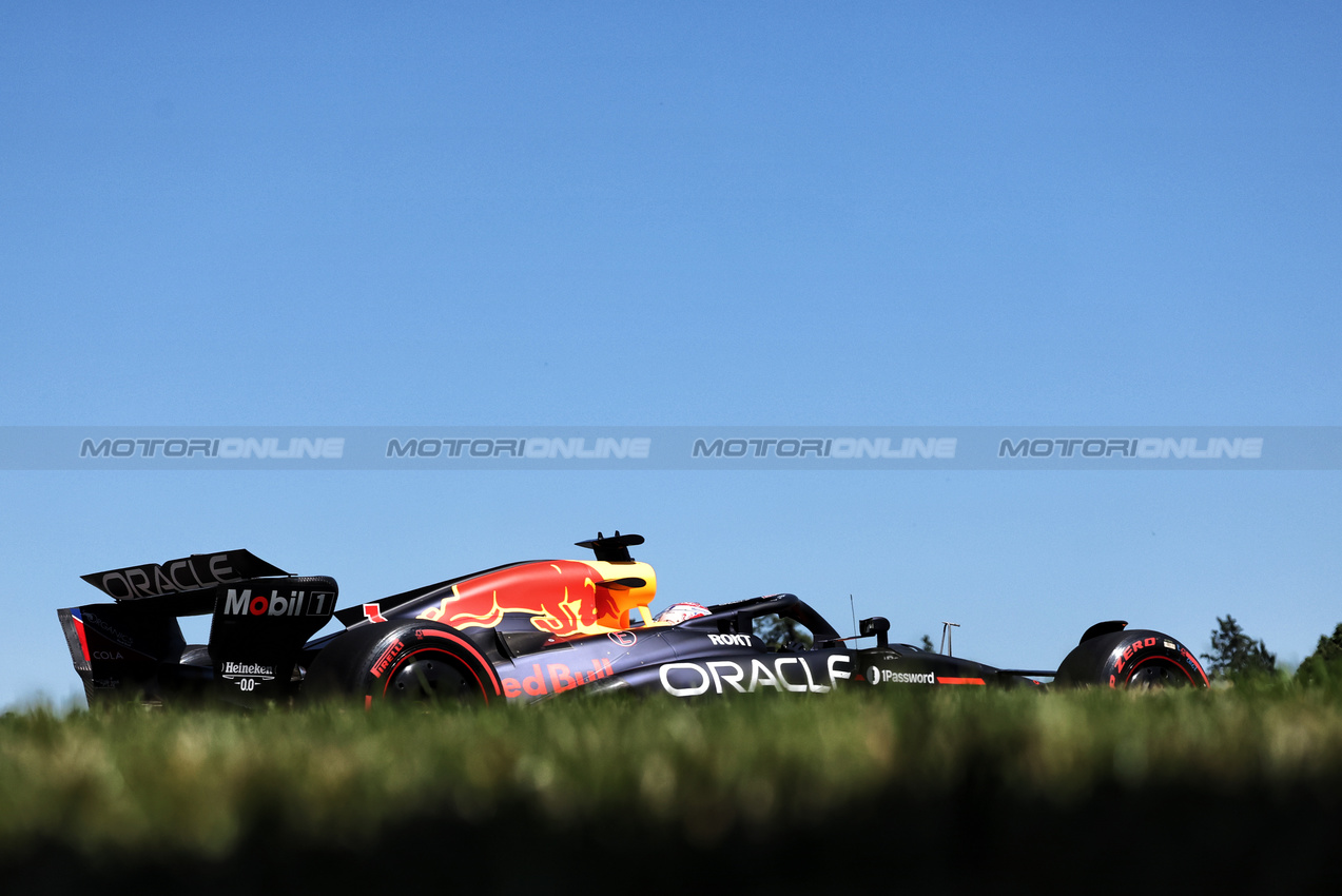 GP IMOLA, Max Verstappen (NLD) Red Bull Racing RB21.

16.05.2025. Formula 1 World Championship, Rd 7, Emilia Romagna Grand Prix, Imola, Italy, Practice Day.

- www.xpbimages.com, EMail: requests@xpbimages.com © Copyright: Bearne / XPB Images