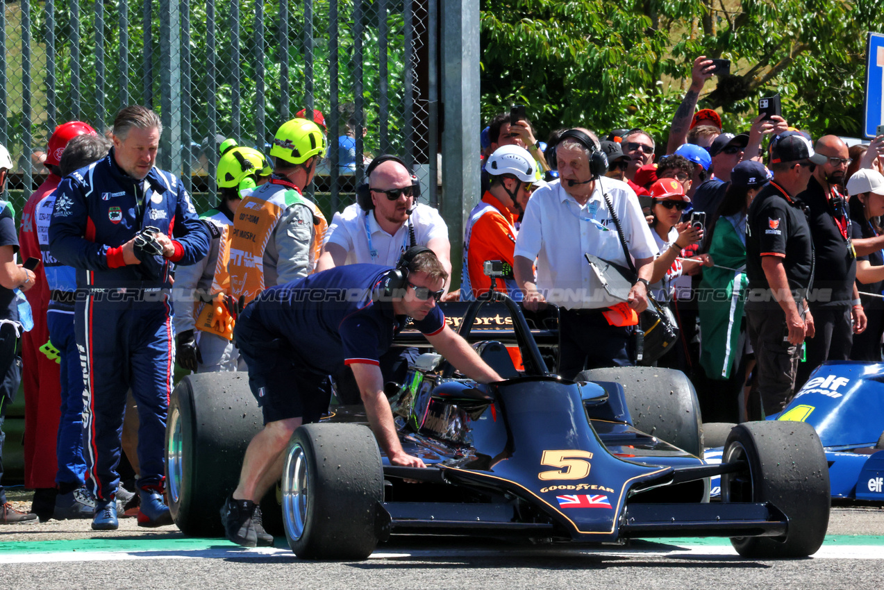 GP IMOLA, Zak Brown (USA) McLaren Executive Director drives the 1978 Lotus 79.

16.05.2025. Formula 1 World Championship, Rd 7, Emilia Romagna Grand Prix, Imola, Italy, Practice Day.

- www.xpbimages.com, EMail: requests@xpbimages.com © Copyright: Batchelor / XPB Images