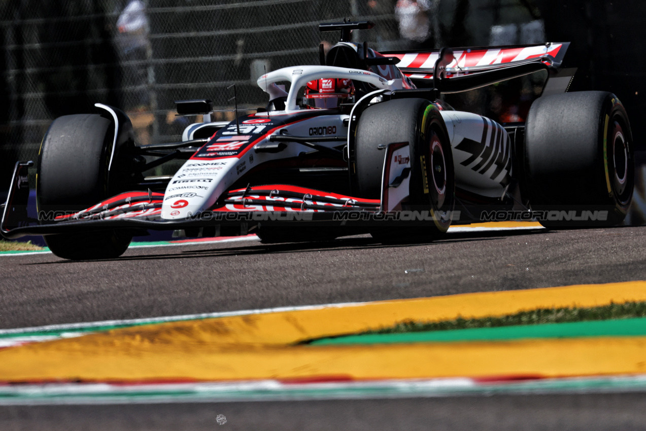 GP IMOLA, Esteban Ocon (FRA) Haas VF-25.

16.05.2025. Formula 1 World Championship, Rd 7, Emilia Romagna Grand Prix, Imola, Italy, Practice Day.

- www.xpbimages.com, EMail: requests@xpbimages.com © Copyright: Bearne / XPB Images