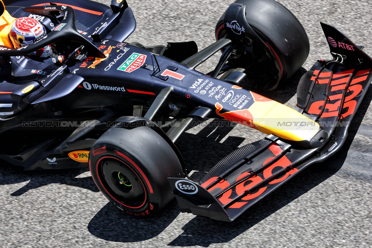 GP IMOLA, Max Verstappen (NLD) Red Bull Racing RB21.

16.05.2025. Formula 1 World Championship, Rd 7, Emilia Romagna Grand Prix, Imola, Italy, Practice Day.

 - www.xpbimages.com, EMail: requests@xpbimages.com © Copyright: Coates / XPB Images