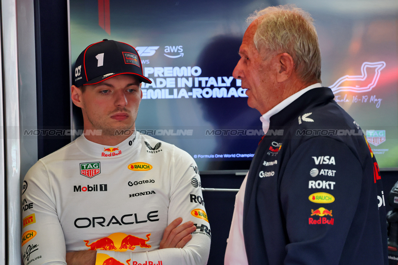 GP IMOLA, (L to R): Max Verstappen (NLD) Red Bull Racing with Dr Helmut Marko (AUT) Red Bull Motorsport Consultant.

16.05.2025. Formula 1 World Championship, Rd 7, Emilia Romagna Grand Prix, Imola, Italy, Practice Day.

- www.xpbimages.com, EMail: requests@xpbimages.com © Copyright: Batchelor / XPB Images