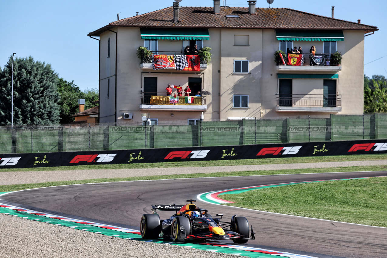 GP IMOLA, Max Verstappen (NLD) Red Bull Racing RB21.

16.05.2025. Formula 1 World Championship, Rd 7, Emilia Romagna Grand Prix, Imola, Italy, Practice Day.

- www.xpbimages.com, EMail: requests@xpbimages.com © Copyright: Bearne / XPB Images
