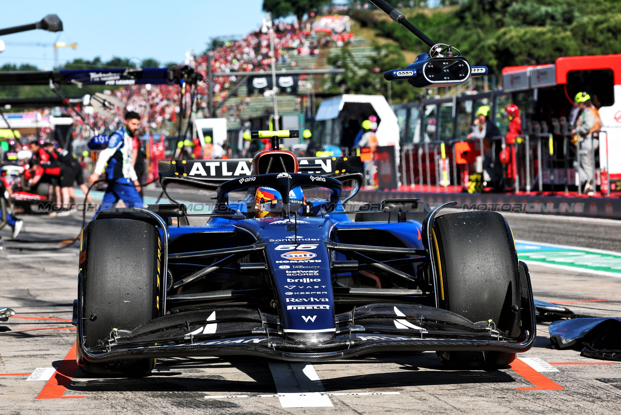 GP IMOLA, Carlos Sainz (ESP) Atlassian Williams Racing FW46 in the pits.

16.05.2025. Formula 1 World Championship, Rd 7, Emilia Romagna Grand Prix, Imola, Italy, Practice Day.

- www.xpbimages.com, EMail: requests@xpbimages.com © Copyright: Batchelor / XPB Images