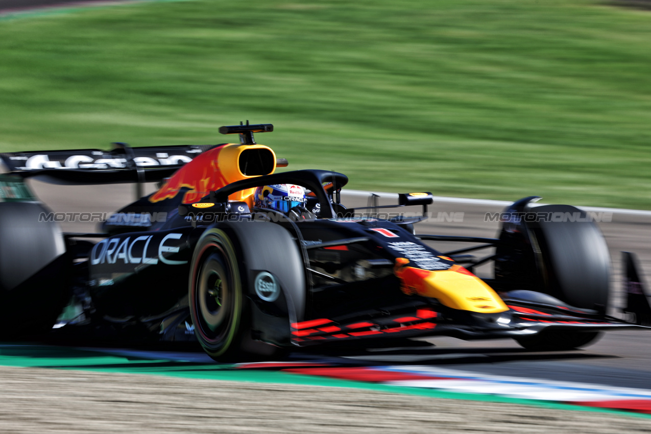GP IMOLA, Max Verstappen (NLD) Red Bull Racing RB21.

16.05.2025. Formula 1 World Championship, Rd 7, Emilia Romagna Grand Prix, Imola, Italy, Practice Day.

- www.xpbimages.com, EMail: requests@xpbimages.com © Copyright: Bearne / XPB Images