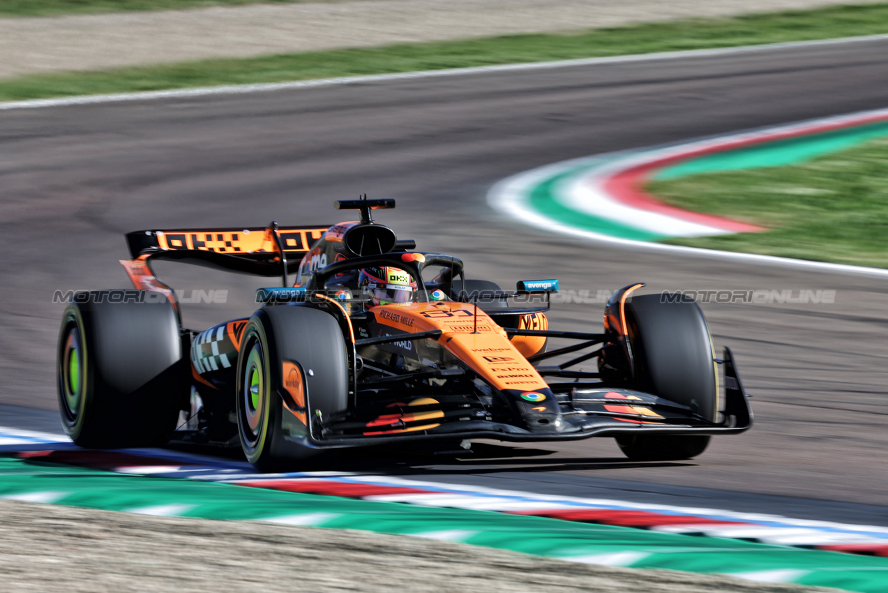 GP IMOLA, Oscar Piastri (AUS) McLaren MCL39.

16.05.2025. Formula 1 World Championship, Rd 7, Emilia Romagna Grand Prix, Imola, Italy, Practice Day.

- www.xpbimages.com, EMail: requests@xpbimages.com © Copyright: Bearne / XPB Images