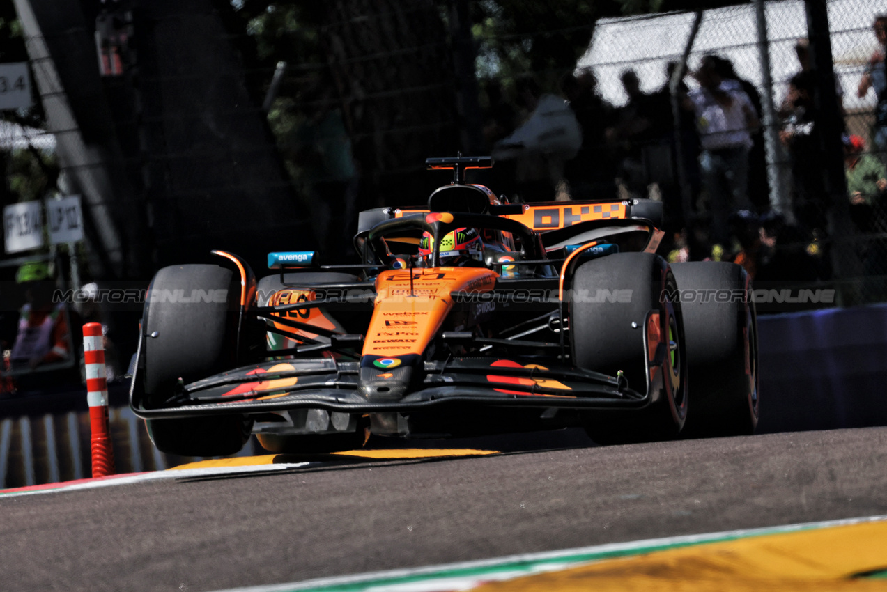 GP IMOLA, Oscar Piastri (AUS) McLaren MCL39.

16.05.2025. Formula 1 World Championship, Rd 7, Emilia Romagna Grand Prix, Imola, Italy, Practice Day.

- www.xpbimages.com, EMail: requests@xpbimages.com © Copyright: Bearne / XPB Images