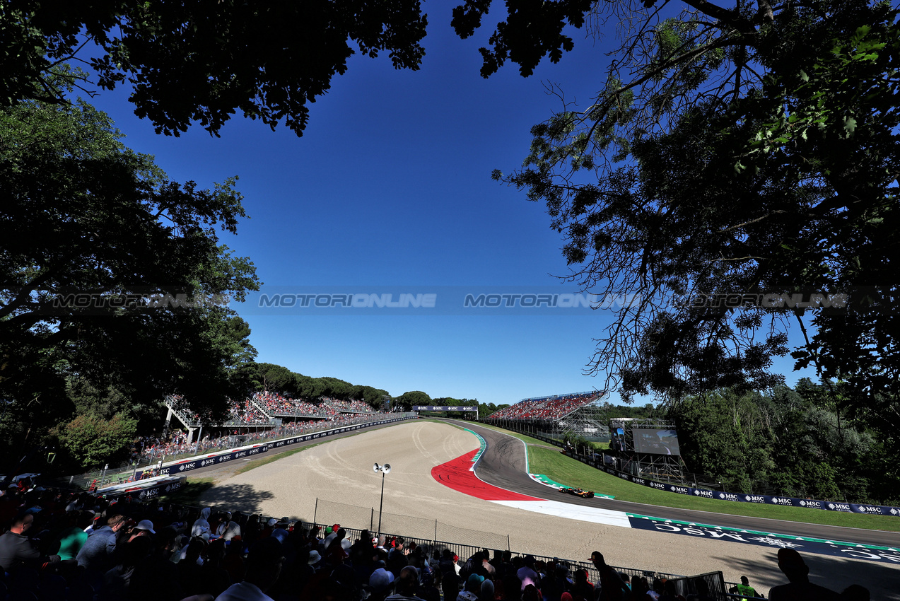 GP IMOLA, Oscar Piastri (AUS) McLaren MCL39.

16.05.2025. Formula 1 World Championship, Rd 7, Emilia Romagna Grand Prix, Imola, Italy, Practice Day.

- www.xpbimages.com, EMail: requests@xpbimages.com © Copyright: Moy / XPB Images