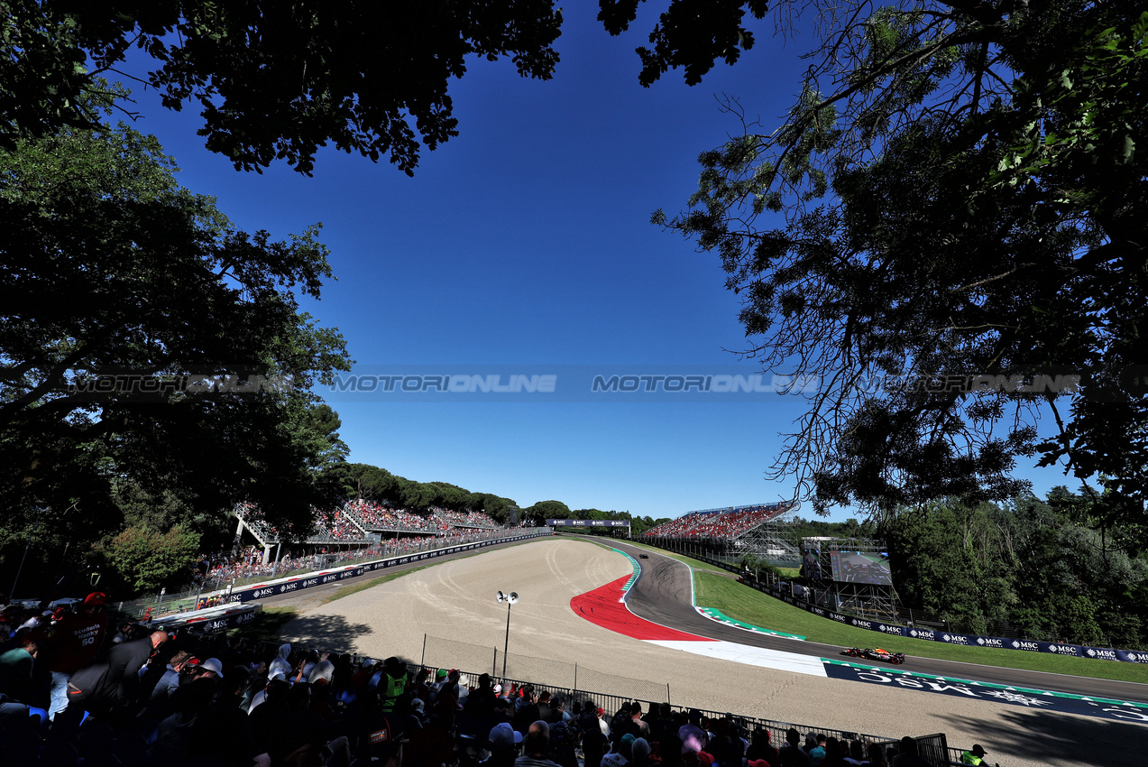 GP IMOLA, Max Verstappen (NLD) Red Bull Racing RB21.

16.05.2025. Formula 1 World Championship, Rd 7, Emilia Romagna Grand Prix, Imola, Italy, Practice Day.

- www.xpbimages.com, EMail: requests@xpbimages.com © Copyright: Moy / XPB Images
